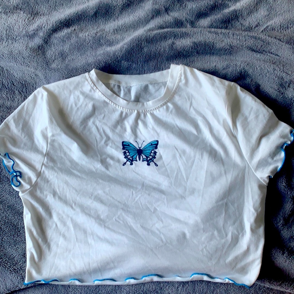 cropped butterfly tee with ruffled edges!